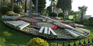 В Сочи завершилась реконструкция цветочных часов