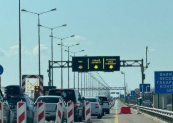 Очередь перед Крымским мостом увеличилась до 373 автомобилей