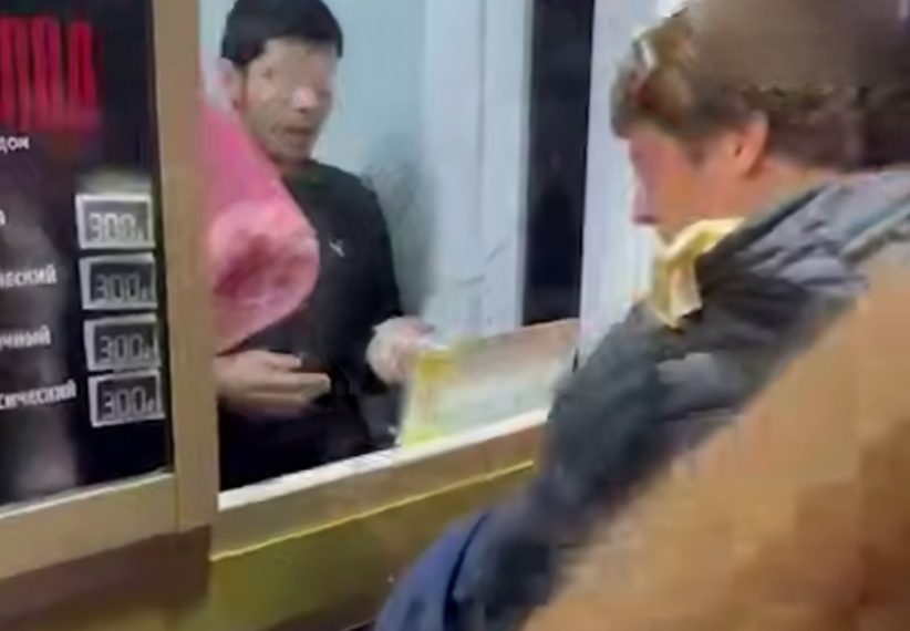 В Краснодаре возле парка Галицкого голодный клиент устроил «соусный апокалипсис»