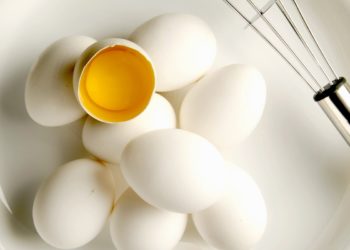 В Краснодаре закидали яйцами припаркованный автомобиль