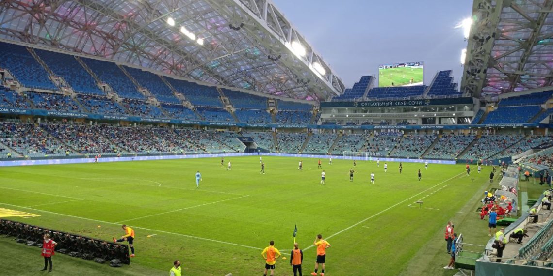 Сочинец помог болельщикам догнать уходящий поезд после матча с Чили