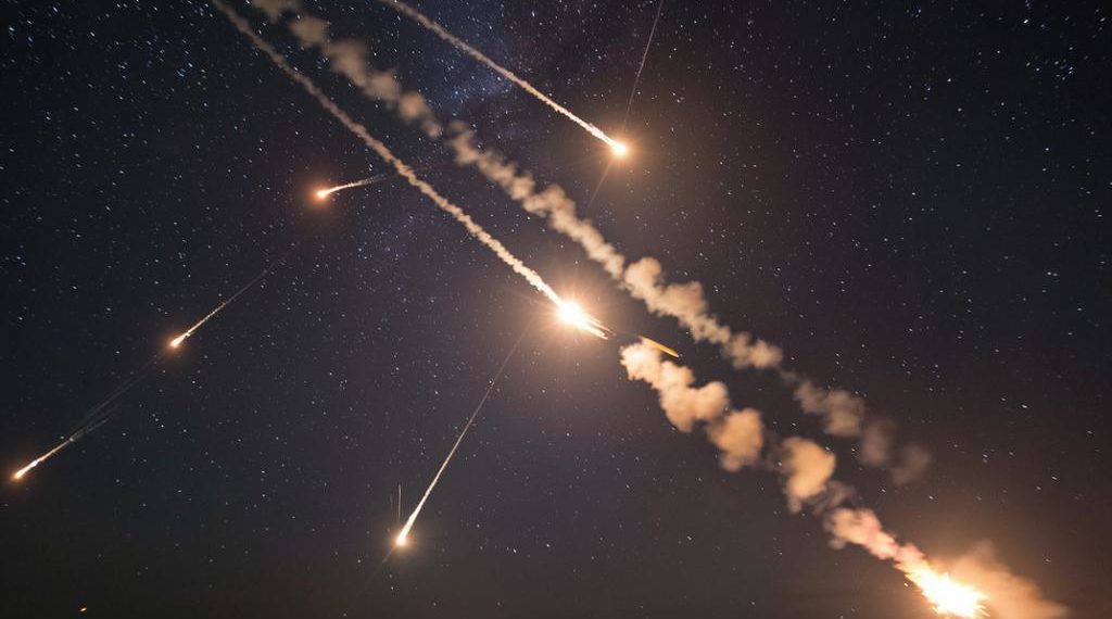 Отражение масштабной атаки БПЛА в Новороссийске попало на видео