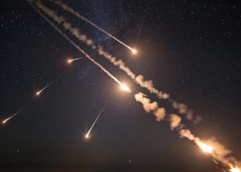 Отражение масштабной атаки БПЛА в Новороссийске попало на видео