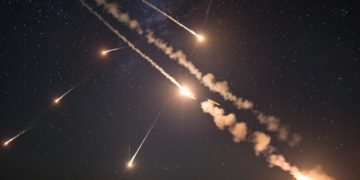 Отражение масштабной атаки БПЛА в Новороссийске попало на видео