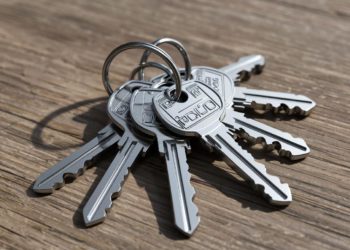 «Племянник-благодетель» едва не оставил инвалида без крыши над головой в Ейске