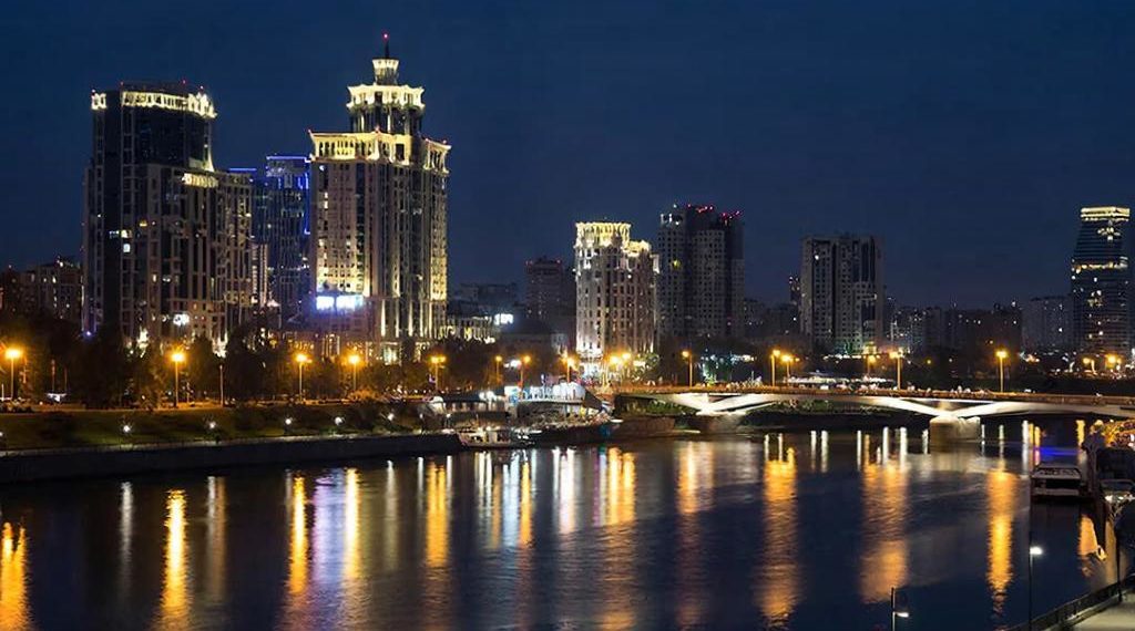 В Краснодаре мужчина приставал к девушкам с непристойностями и с ножом в руках