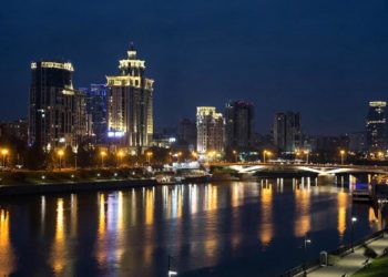 В Краснодаре мужчина приставал к девушкам с непристойностями и с ножом в руках