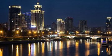 В Краснодаре мужчина приставал к девушкам с непристойностями и с ножом в руках