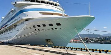 Вместо Стамбула — Сочи: чем завершился круиз лайнера Astoria Grande