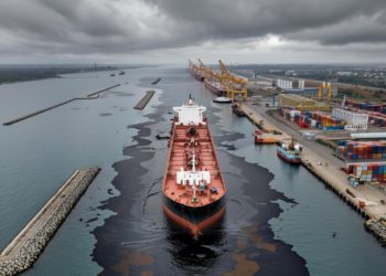 Судовладелец возместил 14 млн рублей за разлив нефтепродуктов в Новороссийске