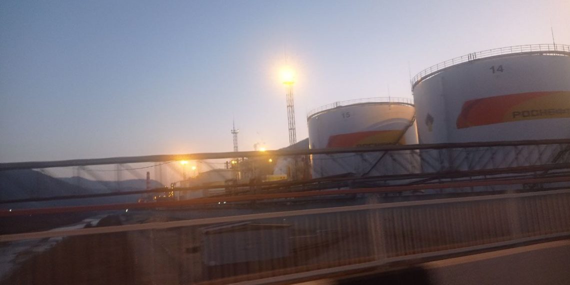 В Новороссийске БПЛА повредили нефтебазу на перевалочном комплексе «Шесхарис»