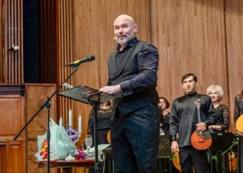 Глава Сочи Андрей Прошунин поздравил с юбилеем актера Максима Аверина