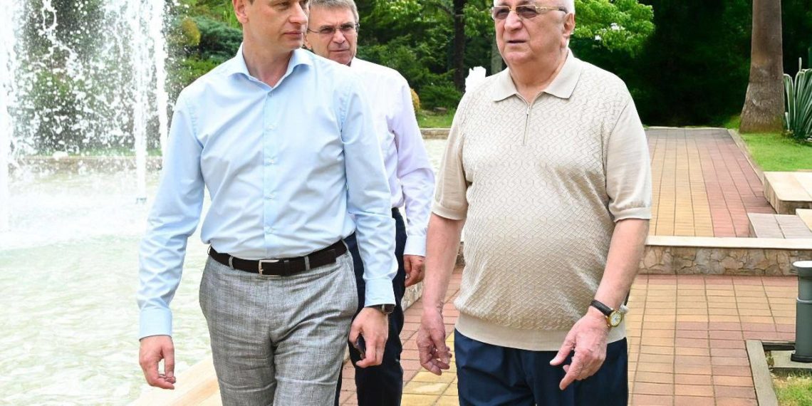 Глава Сочи поздравил с 80-летним юбилеем Почётного гражданина Заурбека Джелиева