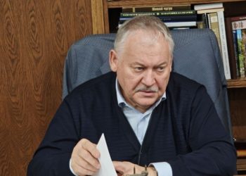 Сочинцы пожаловались Константину Затулину на опасный оползень на улице Ландышевой