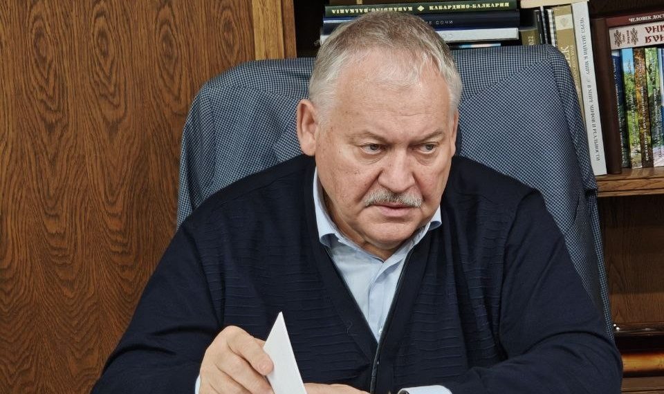 Сочинцы пожаловались Константину Затулину на опасный оползень на улице Ландышевой