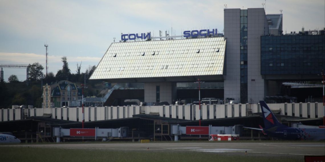 20 рейсов задержано в аэропорту Сочи более чем на два часа