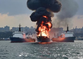 В результате ночной атаки БПЛА в порту Туапсе повреждены два иностранных судна