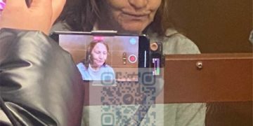 Суд арестовал краснодарку, столкнувшую девочку на рельсы в метро Москвы