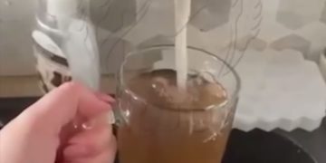 Краснодарцы больше месяца жалуются на коричневую воду из-под крана