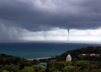 В Сочи ожидаются смерчи над Черным морем 1 ноября
