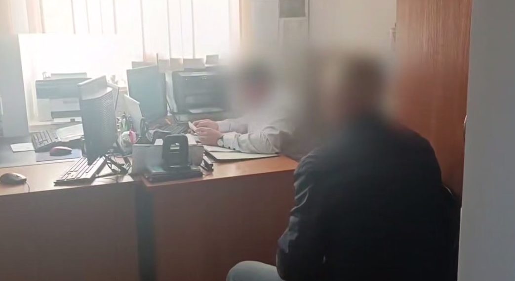 На Кубани мужчина вырастил на своем огороде почти 50 кустов конопли