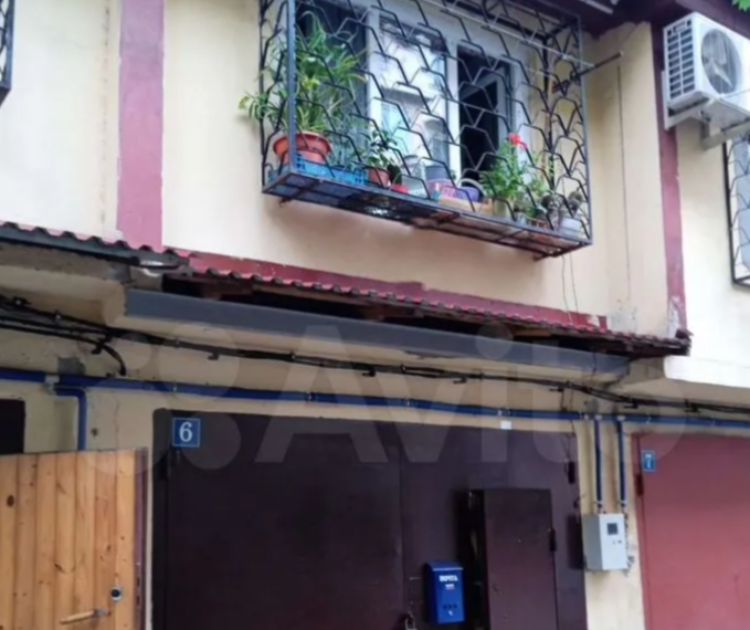 В Сочи выставили на продажу жилой гараж за 25 млн рублей