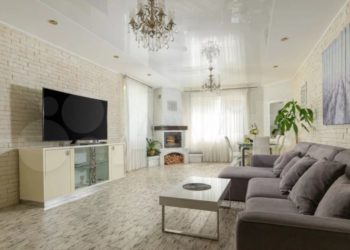 В Сочи за 21 млн продается 3-этажный дом-гараж с доходом от аренды