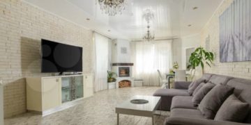 В Сочи за 21 млн продается 3-этажный дом-гараж с доходом от аренды