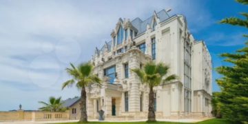 В Сочи выставлен на продажу особняк площадью 1600 кв. м за 1 миллиард рублей