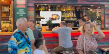 В Сочи за 1 млн рублей выставлен на продажу бар с посадкой у моря