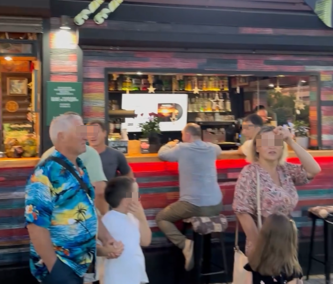 В Сочи за 1 млн рублей выставлен на продажу бар с посадкой у моря