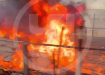 Складские помещения кафе сгорели на пляже в Сочи на площади 130 квадратов