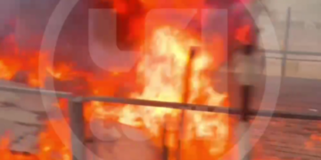 Складские помещения кафе сгорели на пляже в Сочи на площади 130 квадратов