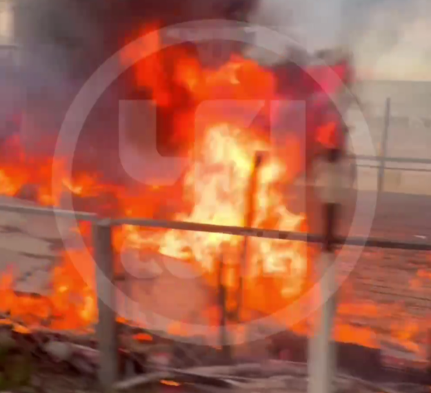 Складские помещения кафе сгорели на пляже в Сочи на площади 130 квадратов