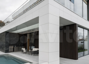 В Сочи выставлен на продажу новый дом бизнес-класса у моря