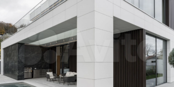 В Сочи выставлен на продажу новый дом бизнес-класса у моря