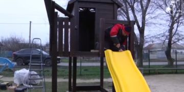 Детская площадка от сочинцев появилась в дендропарке Генического округа