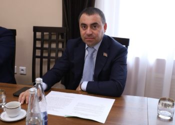 Депутат Заксобрания Кубани Арменак Тозлян подарил Сочинскому реабилитационному центру наборы для детского творчества