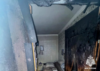 В Армавире женщина с младенцем на руках взывала о спасении из горящей пятиэтажки