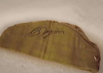 В Сочи за 200 тысяч продают уникальный предмет с автографом президента Путина