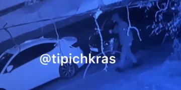 В Краснодаре двое мужчин изрезали шины 14 авто и вскрыли магазин