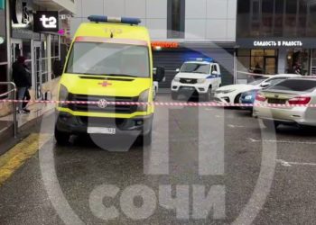 В автомобиле у остановки в Сочи нашли мертвого мужчину