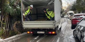 В Сочи продолжают устранять последствия непогоды