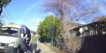 На дороге в Сочи подрались мужчина и женщина