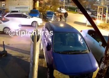 В Краснодаре водитель ударил пешехода с ребенком и получил отпор