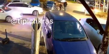 В Краснодаре водитель ударил пешехода с ребенком и получил отпор