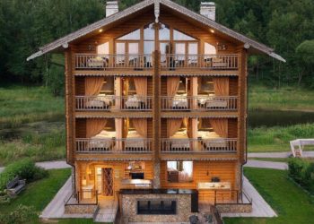 В Анапе в районе Высокого берега продают гостевой дом за 137 млн рублей