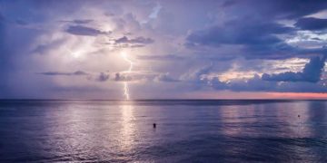 В Сочи ожидается гроза ночью и утром 2 декабря