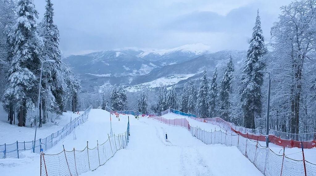 В Сочи «Красная Поляна» закрыла трассы из-за угрозы лавин