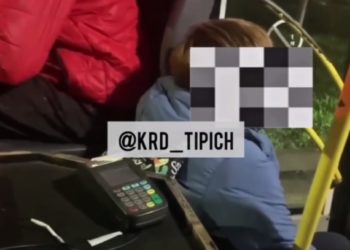 В автобусе в Краснодаре сняли на видео неадекватного ребенка